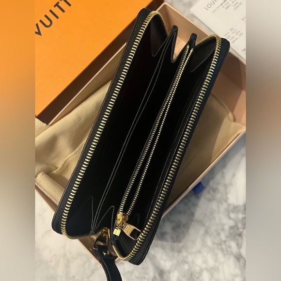 Louis Vuitton Monogram Empreinte Leather wallet for sale. - Picture 2 of 4